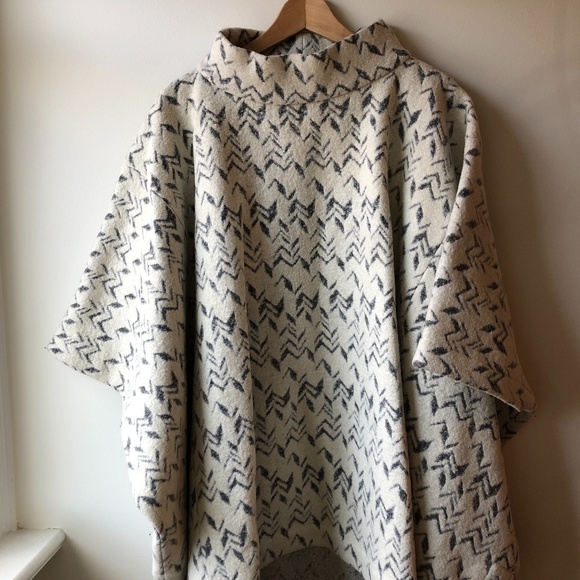 424 FIFTH Chevron Jacquard Poncho in Ivory NWOT - Picture 2 of 10
